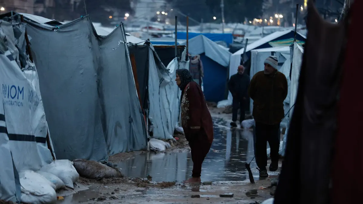خيام غارقة ومبان دمرها القصف.. سكان غزة يواجهون شتاء قاسيا