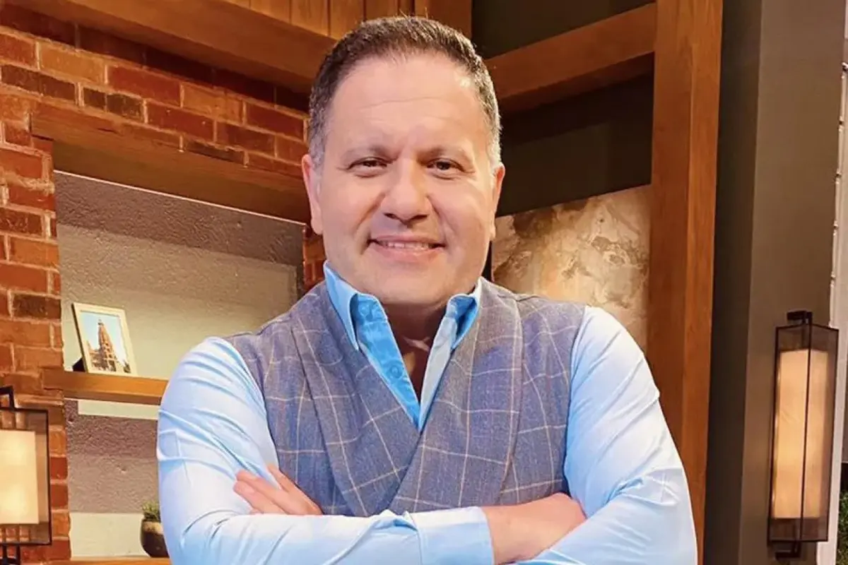 إدوارد يطمئن جمهوره بعد إصابته ويطالب بعدم انتهاك خصوصيته