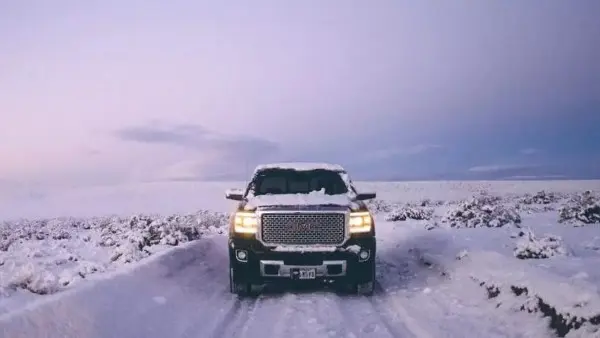 اعرف إزاي تجهز عربيتك قبل الانطلاق بها في الشتاء