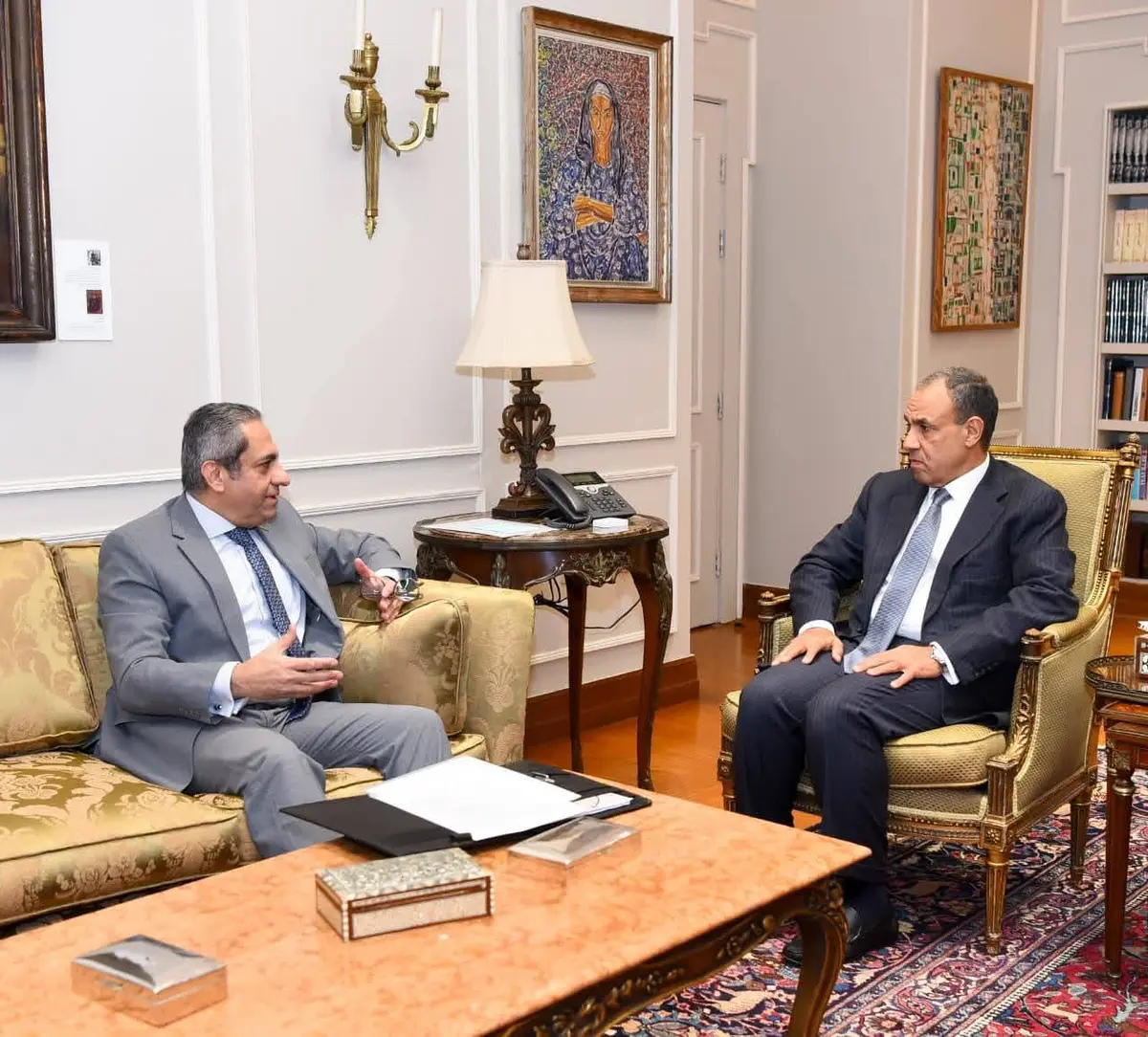 وزير الخارجية يبحث مع رئيس العاصمة الإدارية للتنمية إجراءات نقل السفارات والبعثات - أموال الغد
