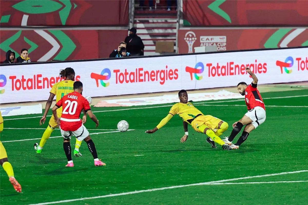 حازم إمام ينتقد دفاع منتخب مصر.. ويصرح: الاختبار الحقيقي أمام جنوب إفريقيا