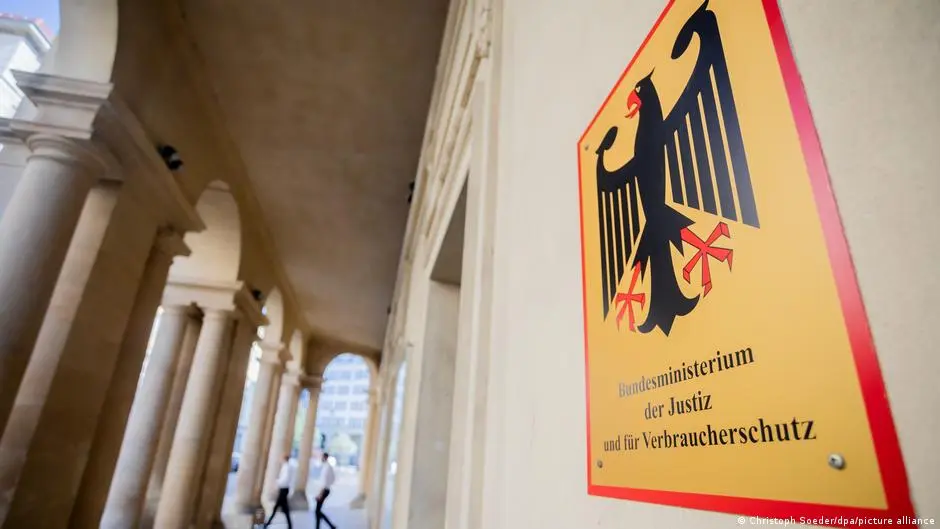 ألمانيا ـ تهم القتل تلاحق حارسا سابقا في سجون بشار الأسد – DW – 2025/12/22