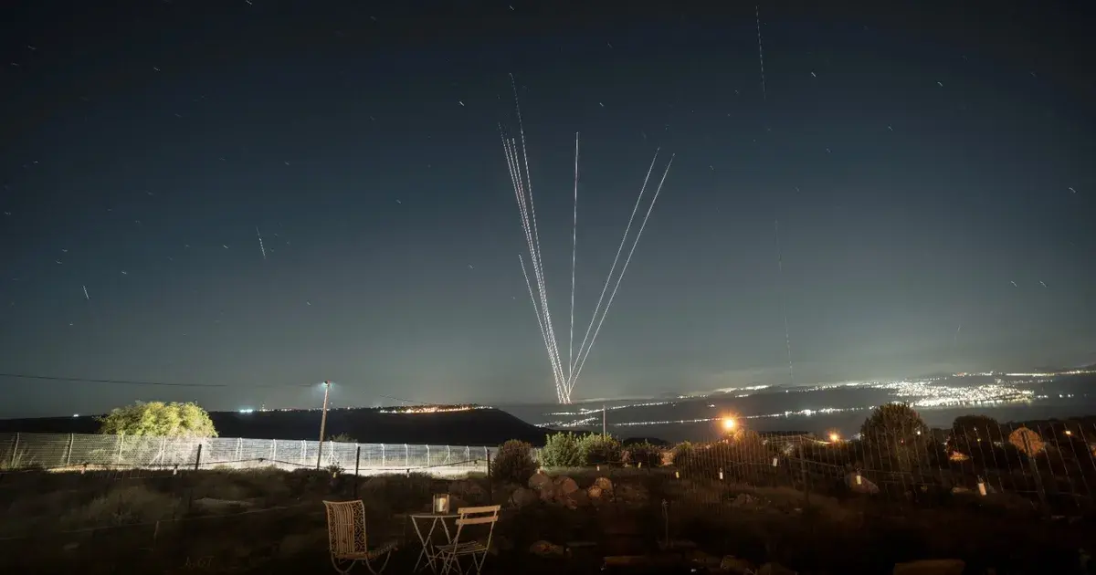 إيران تدافع عن "البرنامج الباليستي" وتضارب بشأن "مناورات صاروخية"