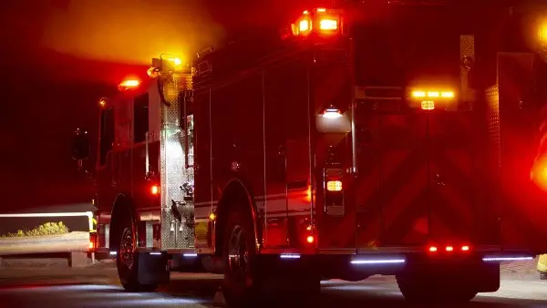 اتهام عائلة تسلا بـ"الكذب" بشأن نظام القيادة الآلية بعد حادث تصادم مميت