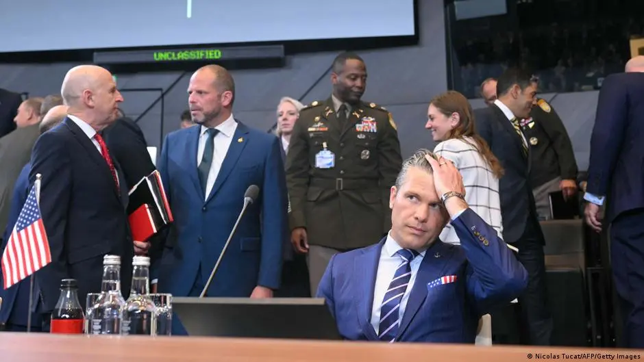 اجتماع الناتو.. جدار مضاد للمسيرات ودعم متزايد لأوكرانيا – DW – 2025/10/15