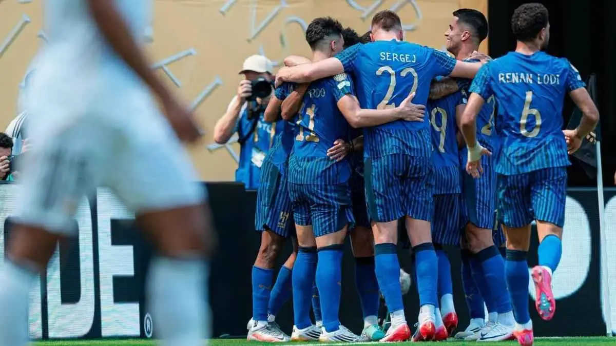 الهلال السعودي يقتنص فوزًا صعبًا من الشارقة الإماراتي في دوري أبطال آسيا