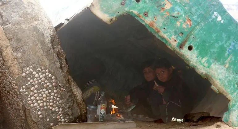 غزة - غالبية الأسر التي تعيلها نساء بحاجة ماسة إلى دعم في مجال المأوى مع اشتداد البرد