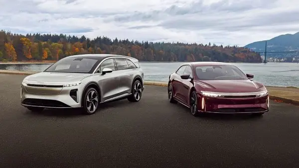 علامة تتفوق على تسلا ريفيان كأفضل سيارة في 2025