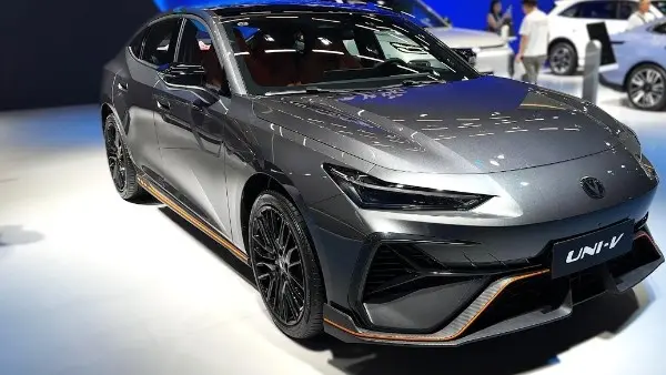 سعر ومواصفات شانجان UNI-V 2026 في السوق السعودي