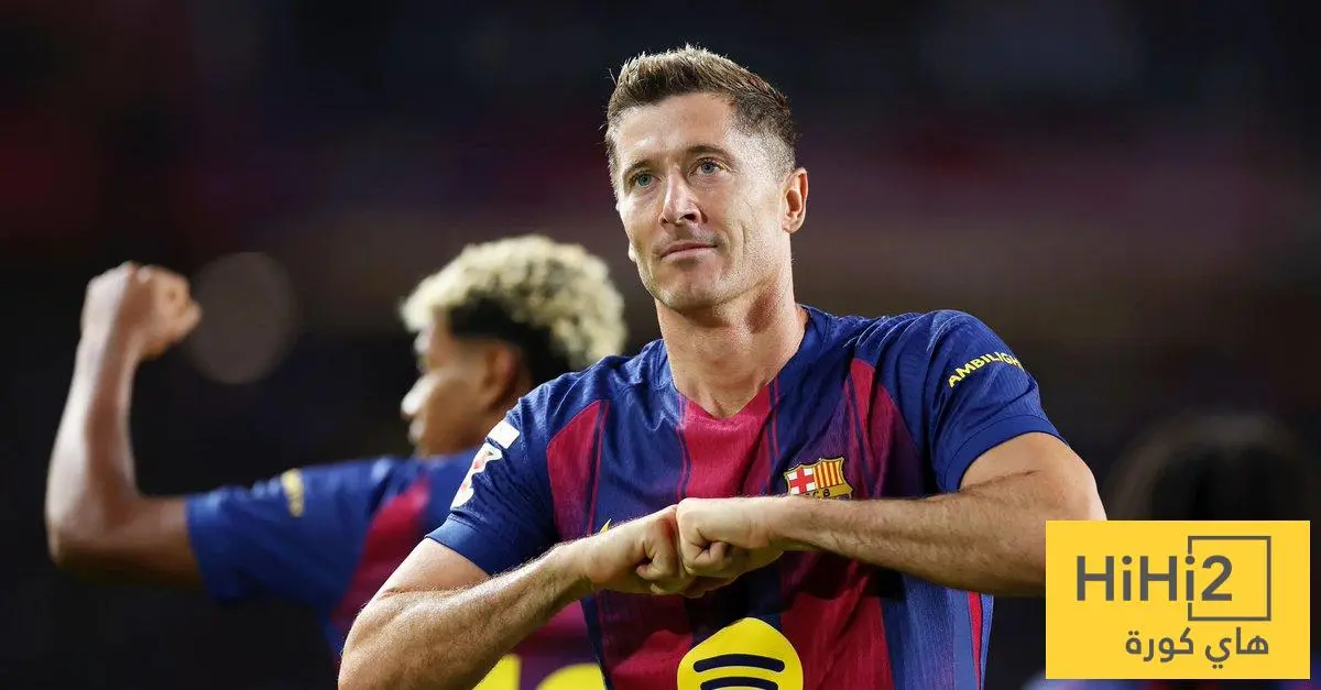 مستقبل ليفاندوفسكي مع برشلونة معلق