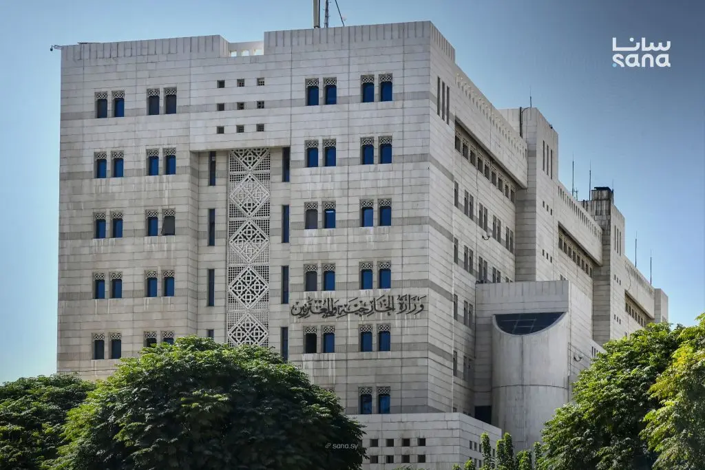 وزارة الخارجية تعالج 12 ألف استفسار وطلب عبر تطبيق MOFA SY