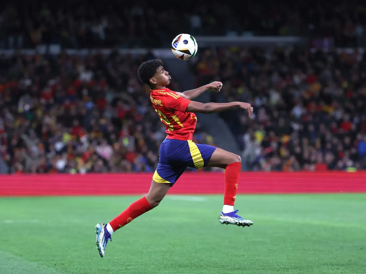 لامين جمال هدف للعنصرية بعد استبعاده من منتخب إسبانيا