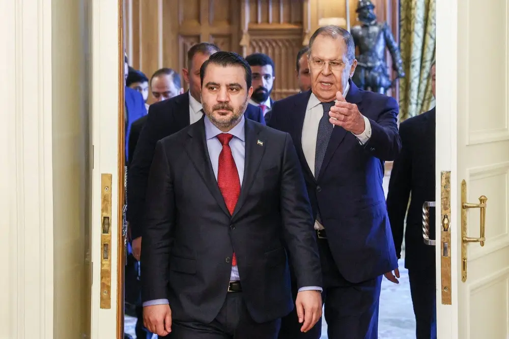 وفد سوري رفيع يصل موسكو لإجراء مباحثات مع المسؤولين الروس