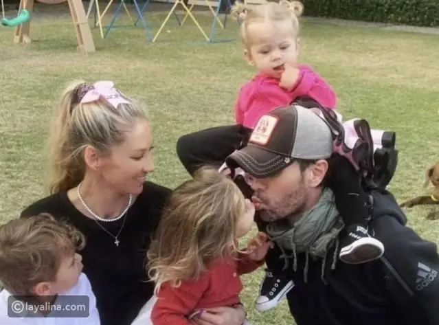 إنريكي إغليسياس وآنا كورنيكوفا يستقبلان طفلهما الرابع