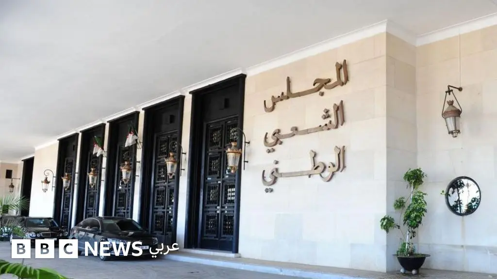 كيف تفاعل المغردون مشروع قانون سحب الجنسية الذي يناقشه البرلمان الجزائري؟ - BBC News عربي
