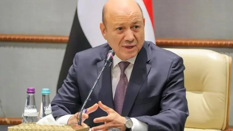 الوحدة خط أحمر : العليمي يحذر من أخطر تصعيد للمجلس الانتقالي.. "يهدد وحدة اليمن"