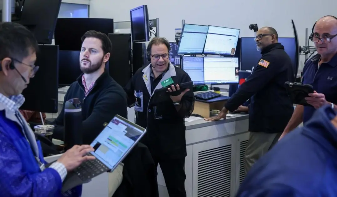 أسهم أمريكا تغلق مرتفعة مطلع الأسبوع.. ومستويات جديدة للذهب والفضة