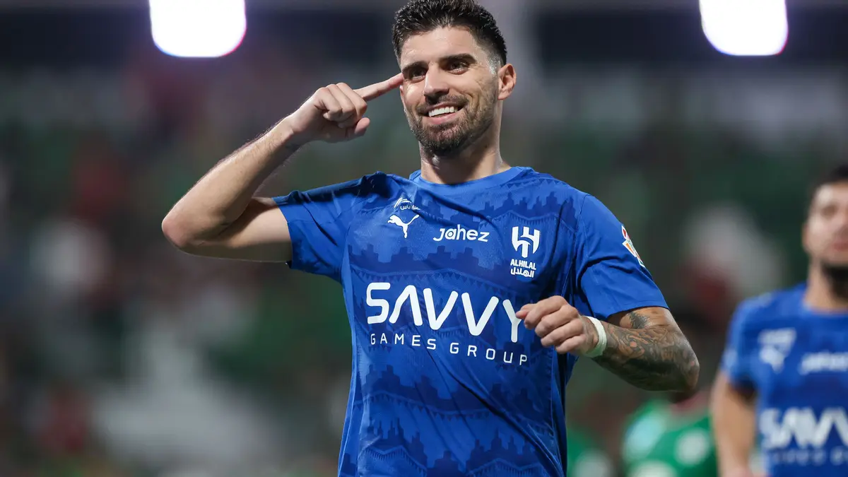 الهلال يستسلم أمام رغبة نيفيز