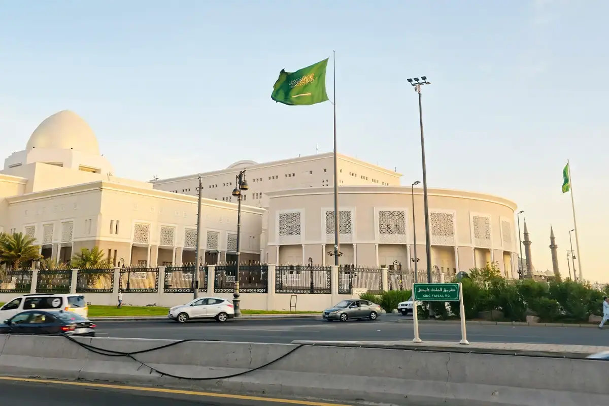 إلغاء المقابل المالي على العمالة الوافدة خطوة استراتيجية تعزز تنافسية الصناعة السعودية