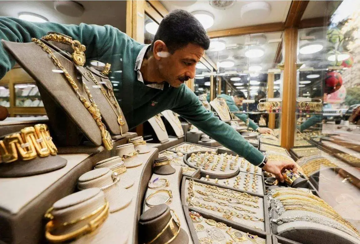 حمّى اقتناء المصريين للذهب لا تتراجع رغم ارتفاع أسعاره