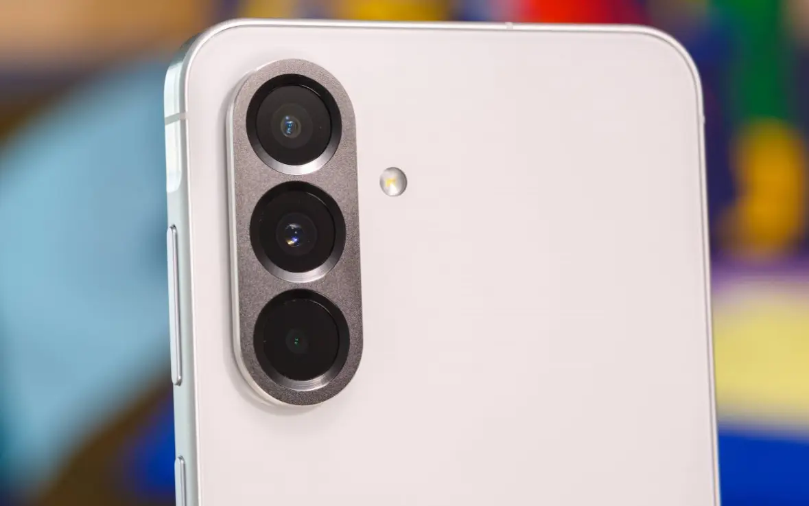 تسريب مواصفات كاميرات هاتفي Samsung Galaxy A37 وGalaxy A57 - التقنية بلا حدود