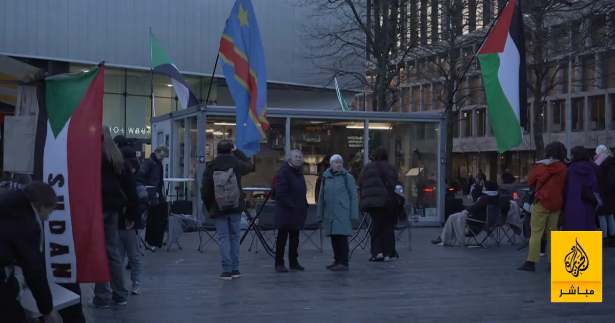 للعام الثاني.. هولنديون يقضون أربعة أيام في بيت زجاجي دعما لغزة والسودان والكونغو