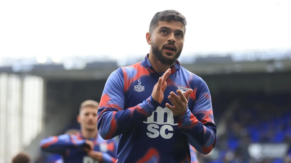 سام مرسي يدافع عن صلاح ضد الهجوم الإنجليزي