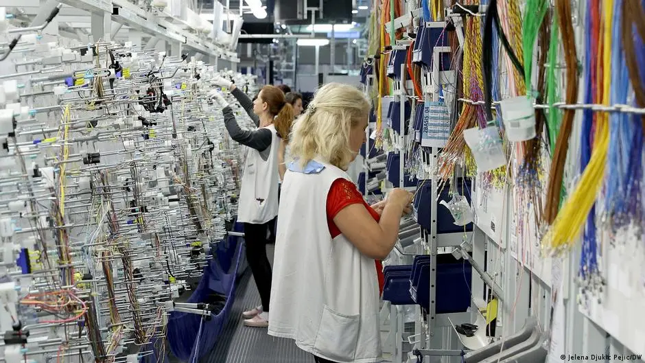 تحذيرات من تفاقم تراجع مؤشرات الاقتصاد الألماني – DW – 2025/12/23