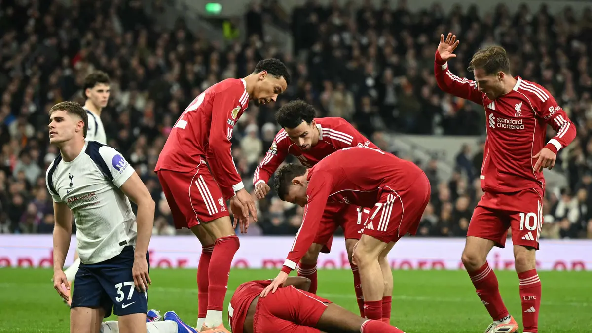 هل يظهر إيزاك مع ليفربول مجددا هذا الموسم؟ سلوت يجيب