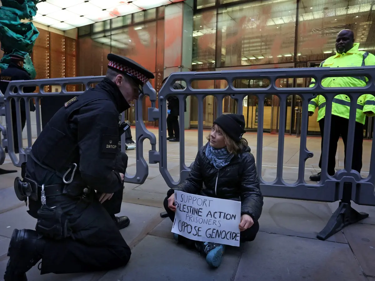 لندن.. الإفراج عن غريتا ثونبرغ بعد اعتقالها في مظاهرة مؤيدة لفلسطين