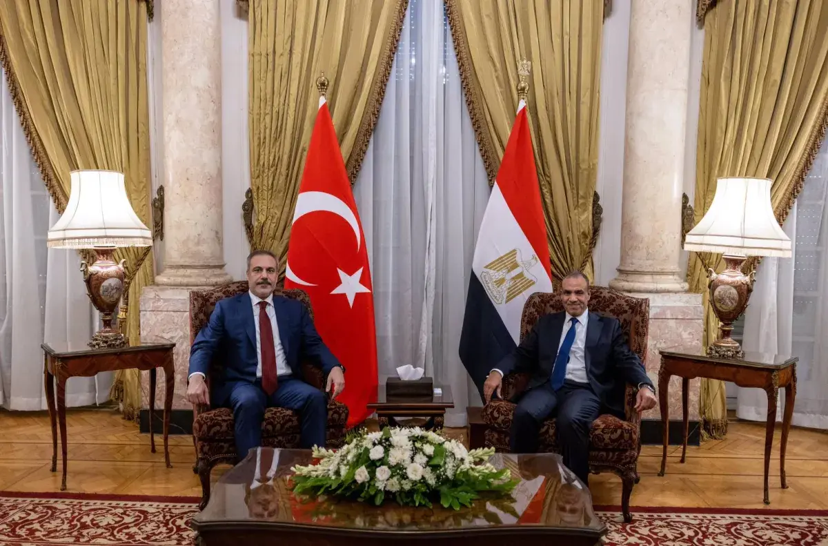 وزير الخارجية المصري يؤكد لنظيره التركي أهمية الانتقال للمرحلة الثانية من اتفاق غزة