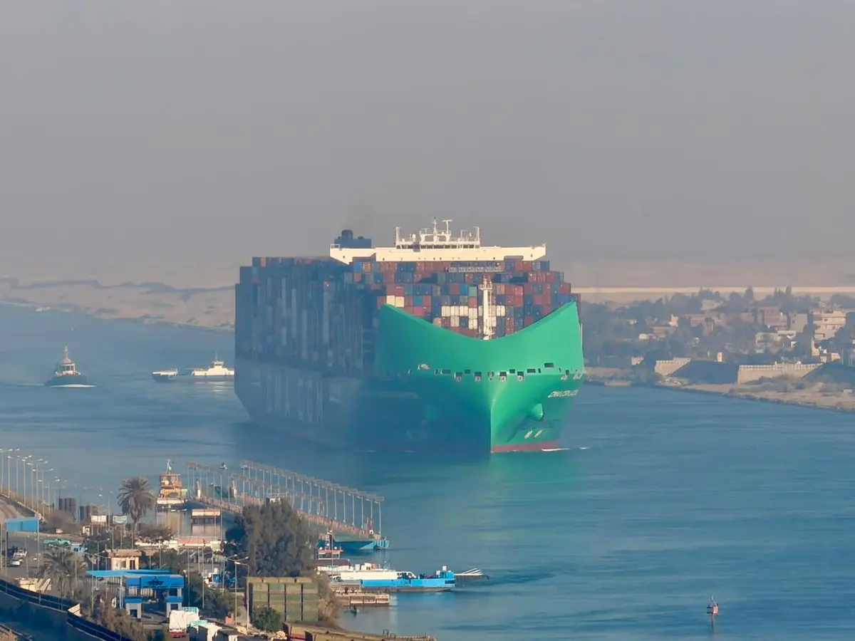 مصر تكشف عن خسائر فادحة لقناة السويس.. كم بلغت؟