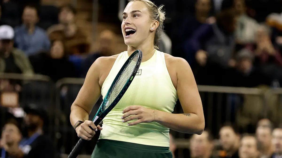 صدارة لا تعرف التراجع.. سابالينكا تتجاوز هينان وتلاحق الكبار