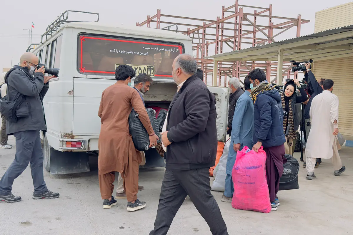 الجزيرة نت ترصد عمليات ترحيل الأفغان عبر الحدود الإيرانية