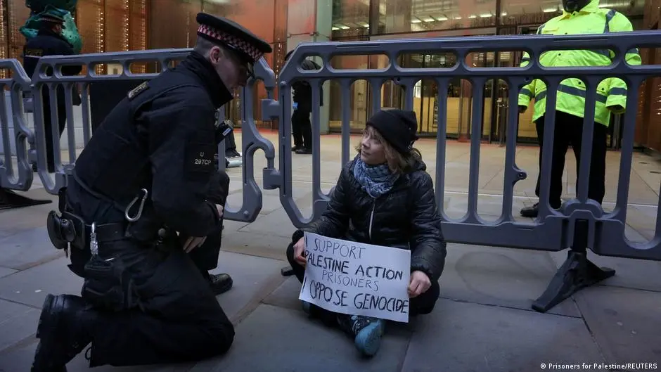 إطلاق الناشطة تونبرغ بعد توقيفها في مظاهرة داعمة للفلسطينيين – DW – 2025/12/23