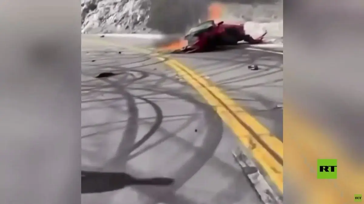 الولايات المتحدة.. تحطم سيارة فيراري في كاليفورنيا