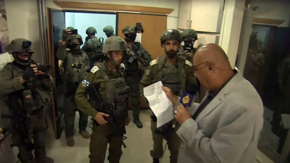 إغلاق الجزيرة.. كيف تلاعبت إسرائيل بالقوانين لتثبيت الحظر؟