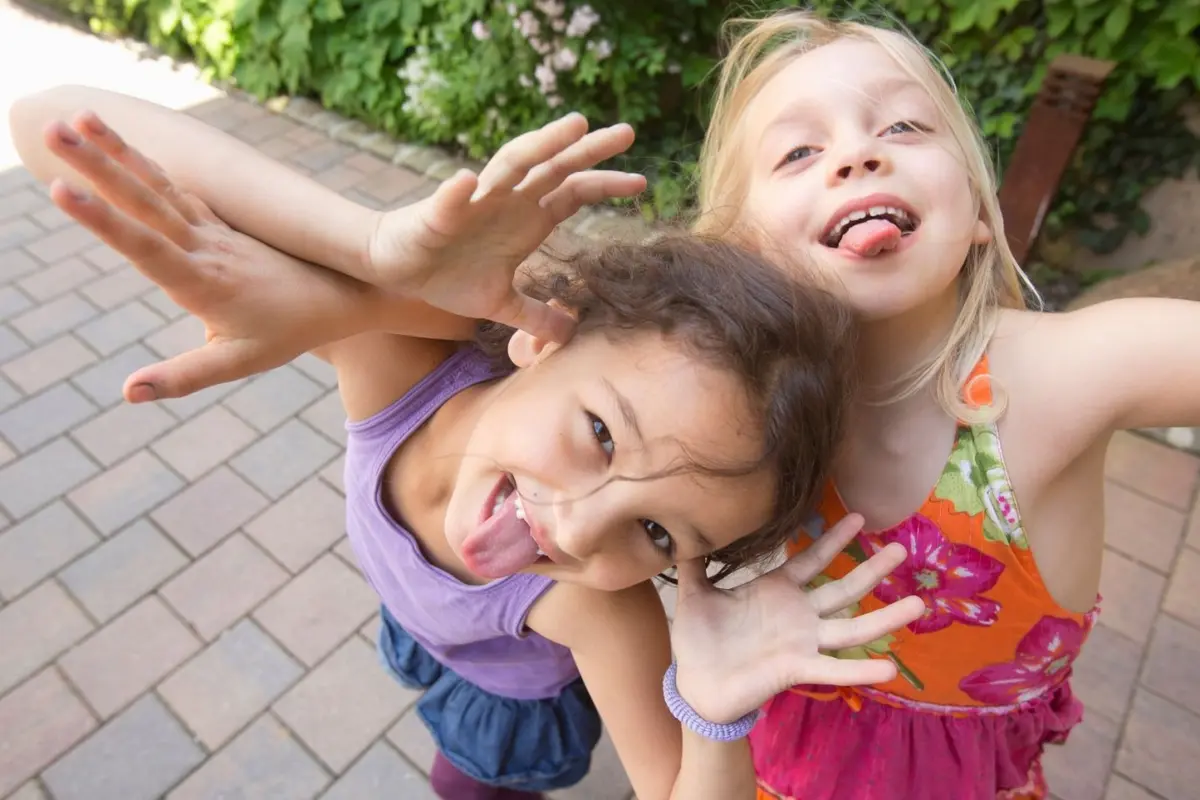 ما الذي يحدث للأطفال الصغار هذه الأيام؟ وكيف ننصح الأمهات بتربيتهم؟