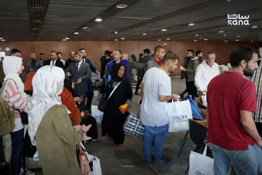 وصول أول طائرة إلى مطار دمشق تقل سوريين من السودان