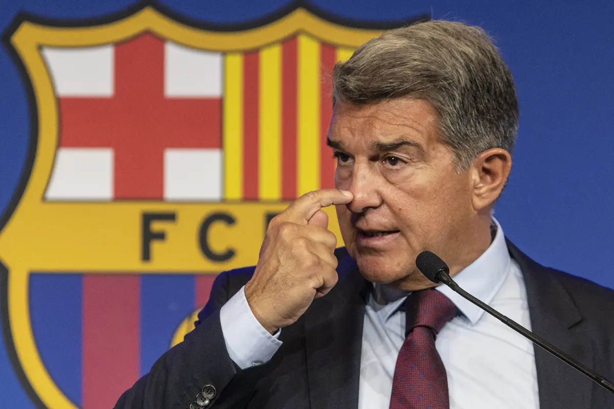 رئيس برشلونة السابق ينسف رواية لابورتا ويعترف بفضيحة نيغريرا