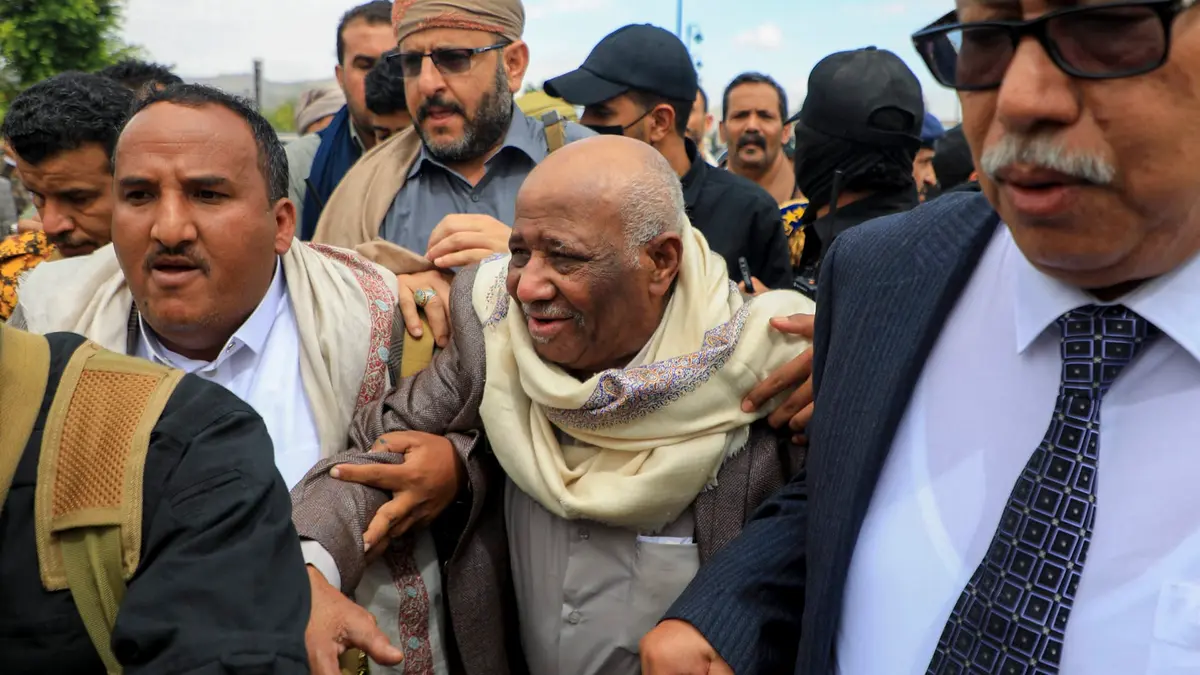 اتفاق للإفراج عن 2900 أسير للحوثيين والحكومة اليمنية بمسقط