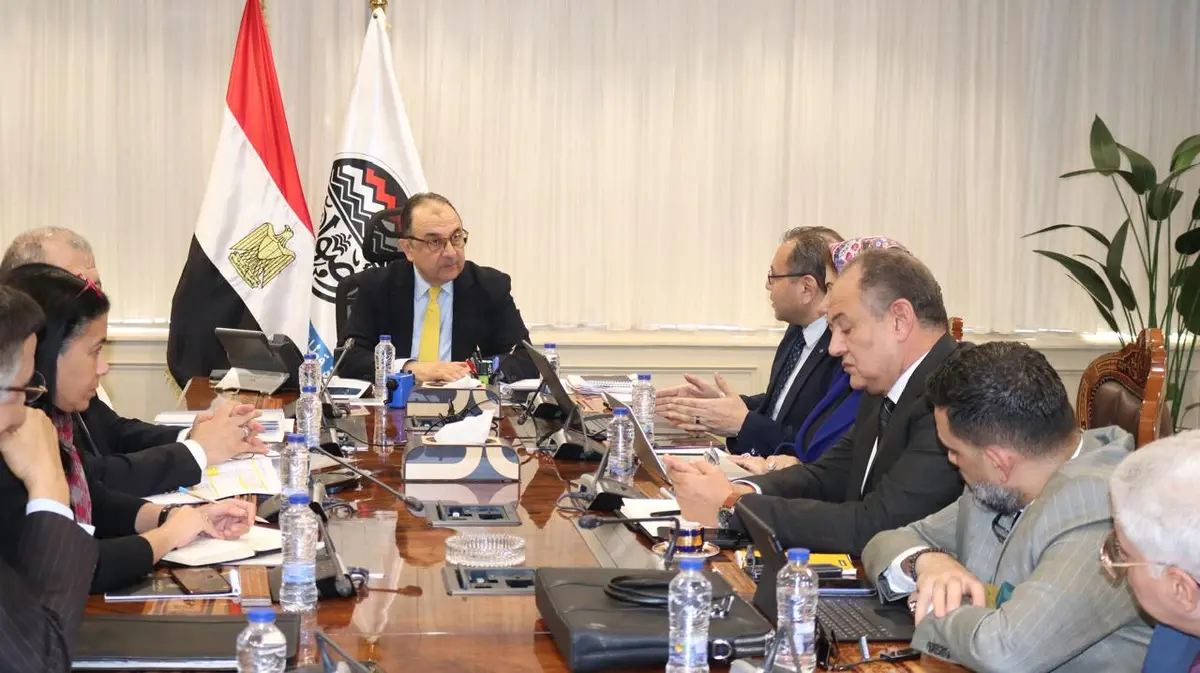 وزير قطاع الأعمال: نسعى لاستعادة الريادة المصرية عالميا في صناعة الغزل والنسيج عبر مشروع التطوير - أموال الغد