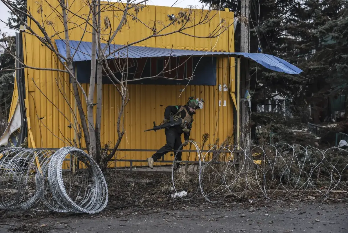 الجيش الأوكراني ينسحب من مدينة سيفرسك في شرق البلاد
