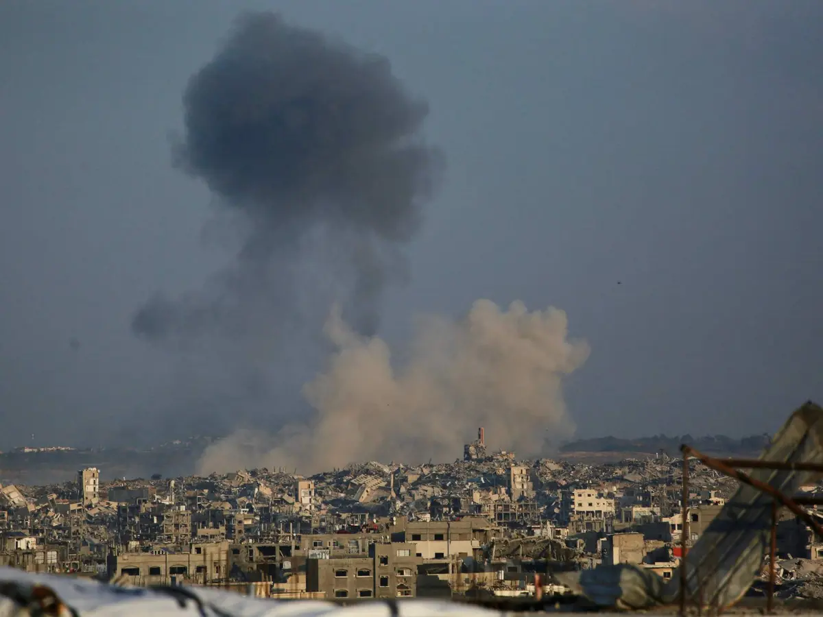 شهيد ومصابون بجباليا والاحتلال ينسف مباني في خان يونس