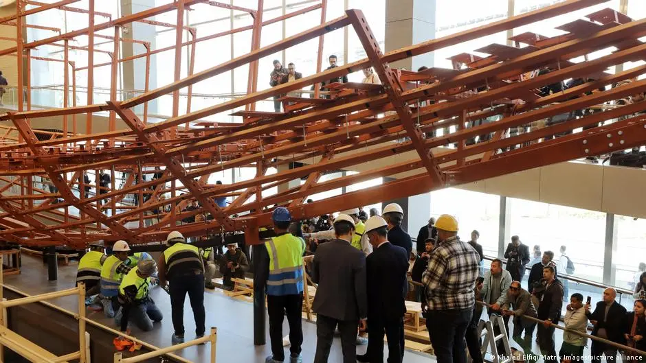 خوفو يبحر من جديد…إحياء معجزة الأهرامات في بث مباشر – DW – 2025/12/24