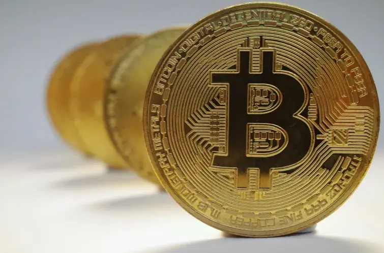 البيتكوين تتراجع دون 88 ألف دولار
