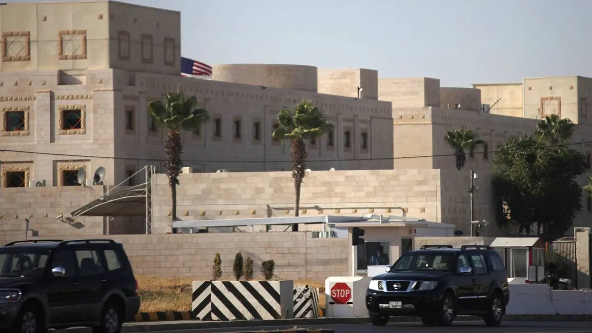 السفارة الأميركية في عمان تغلق أبوابها حتى الأحد.. وتخصص أرقاما للحالات الطارئة