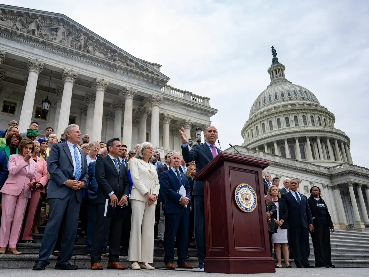 محلل أميركي: الديمقراطيون يأملون الفوز بمجلس النواب.. فهل يكبح ذلك جماح ترامب؟