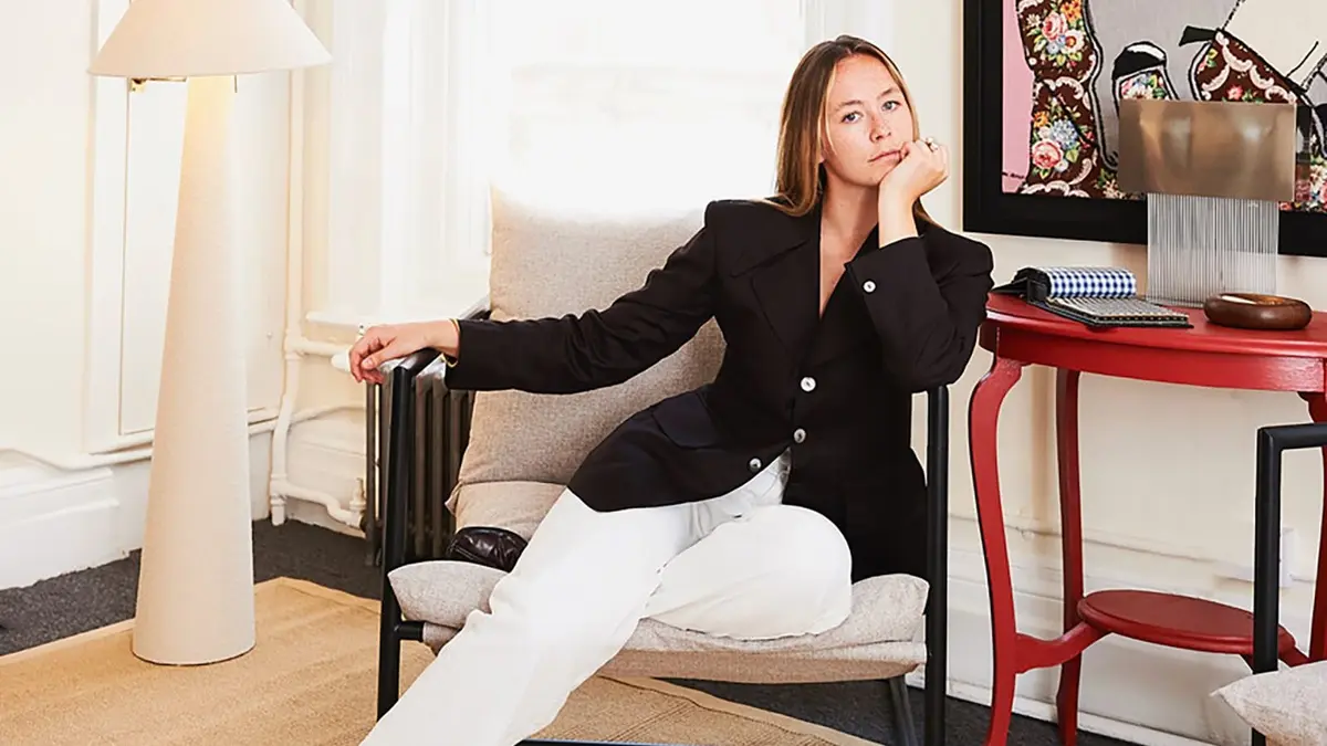 دار خياطة نسائية تعيد صياغة بدلات شارع "سافيل رو" في لندن