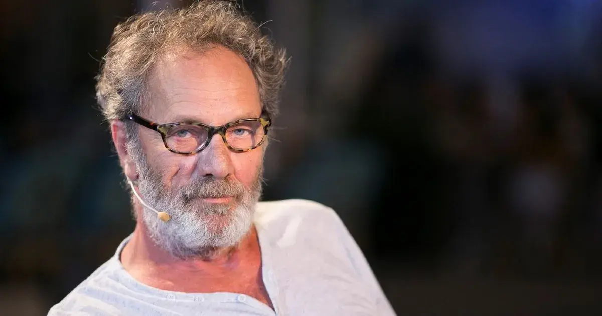 وفاة الممثل والمخرج الفلسطيني محمد بكري عن 72 عاماً